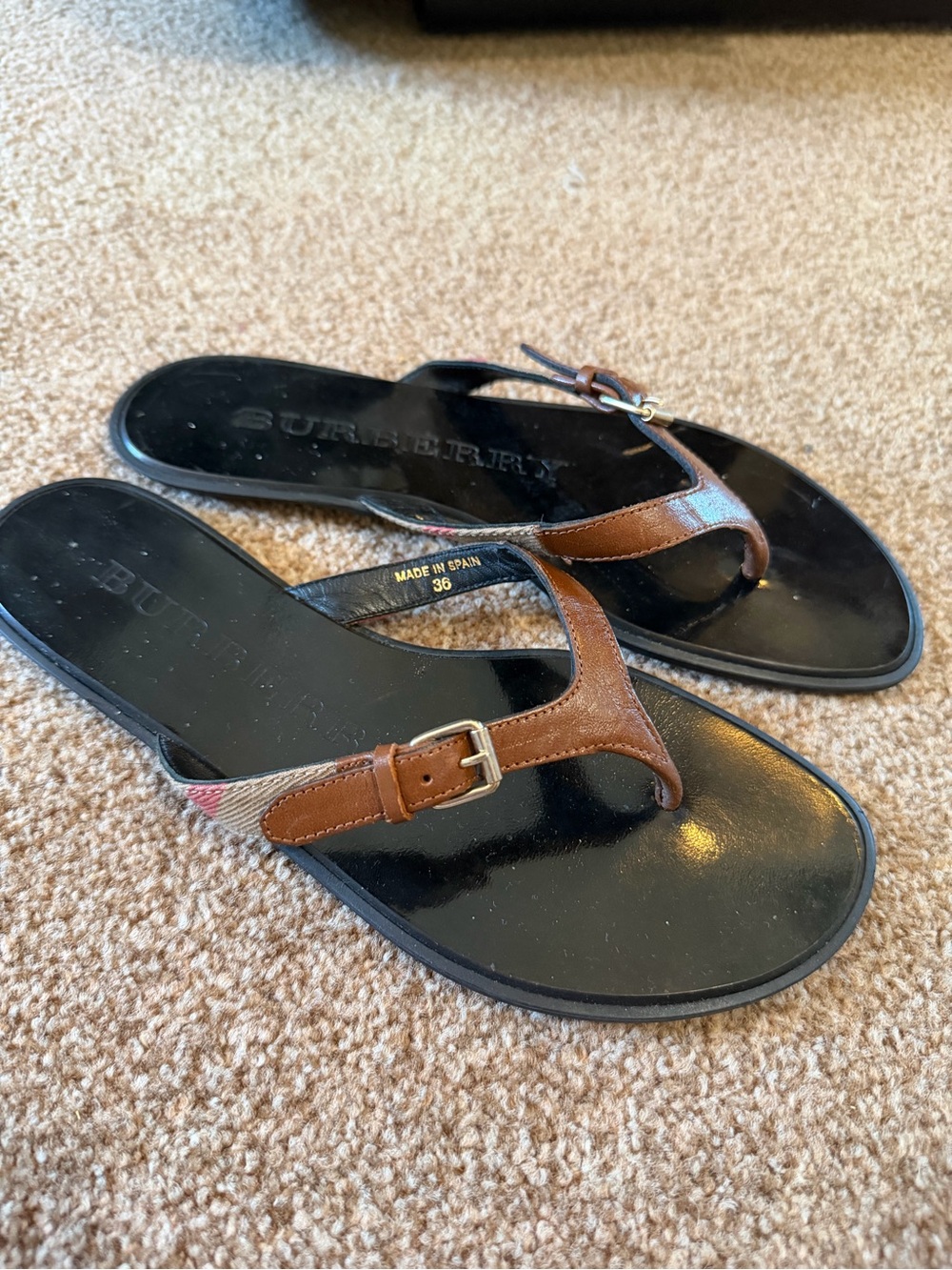 Burberry Black Patent Leather Thong Sandals with Brown Straps
